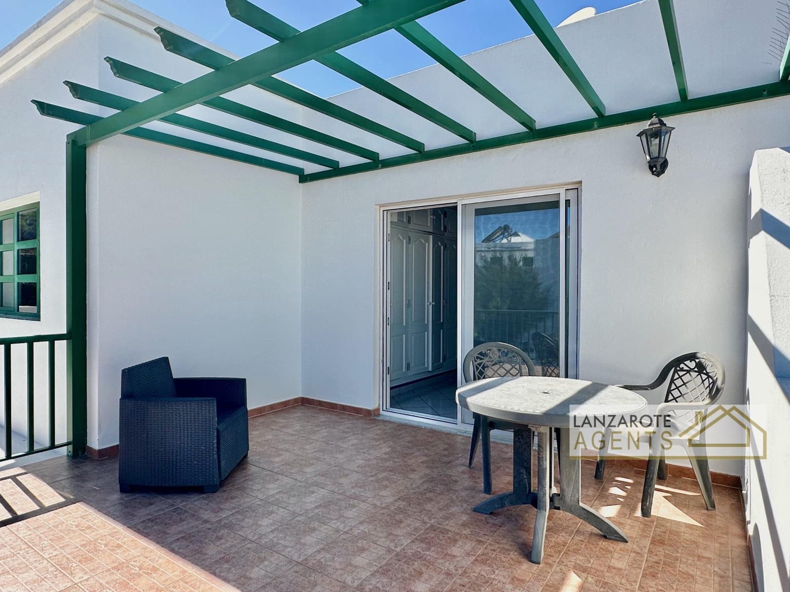 3 bedroom Villa for sale in Yaiza - € 580,000 (Ref: 9736163)