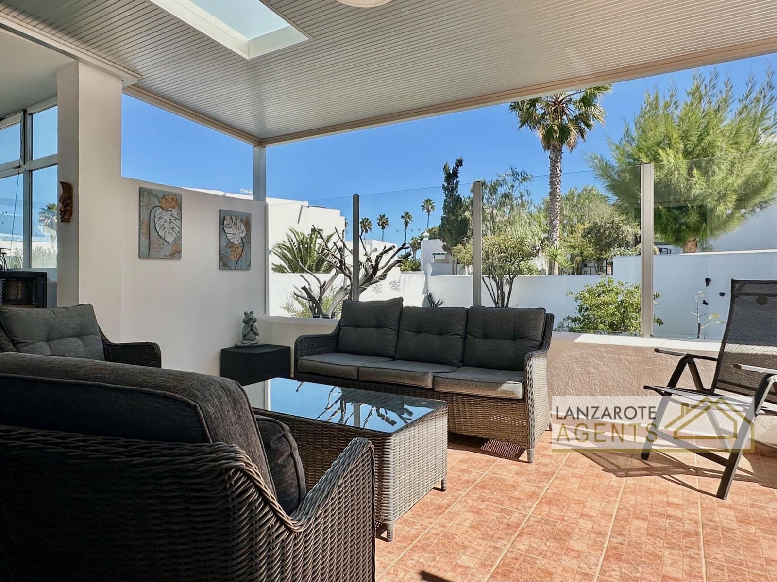 3 bedroom Villa for sale in Yaiza - € 580,000 (Ref: 9736163)