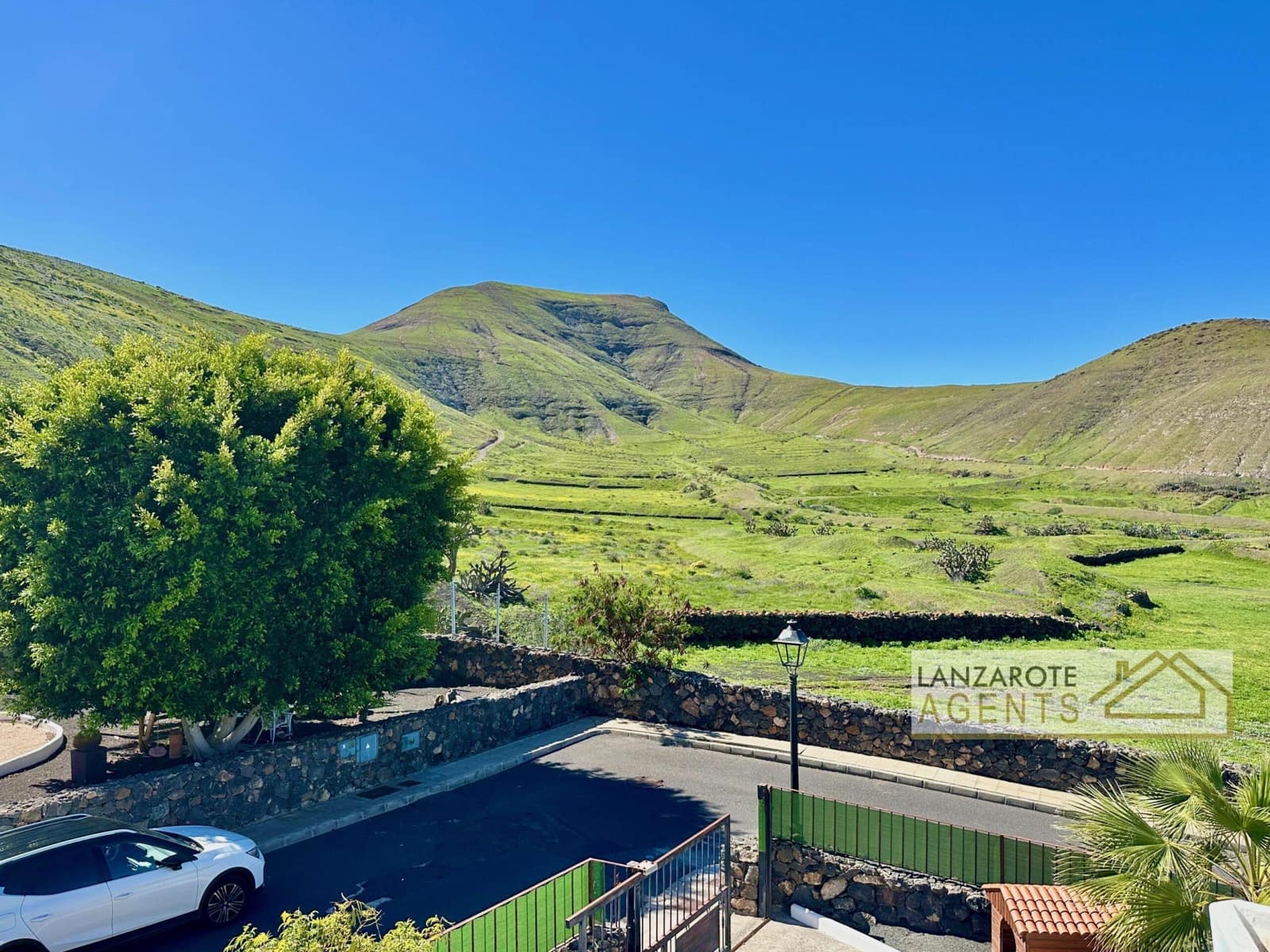 3 bedroom Villa for sale in Yaiza - € 580,000 (Ref: 9736163)