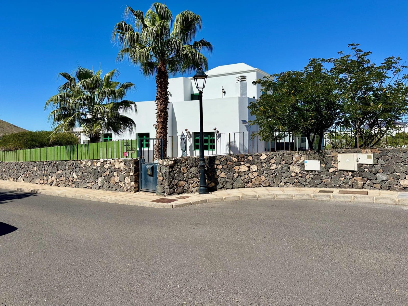 3 bedroom Villa for sale in Yaiza - € 580,000 (Ref: 9736163)