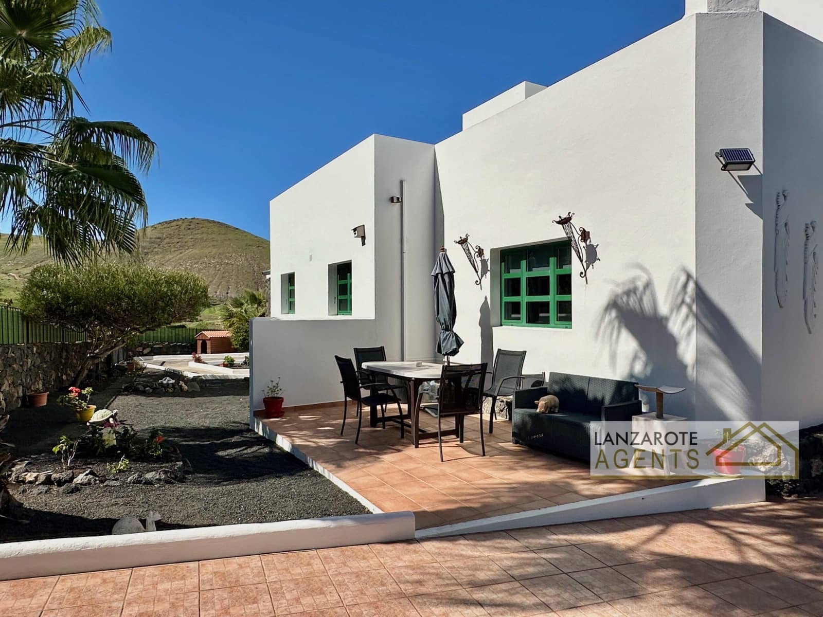 3 bedroom Villa for sale in Yaiza - € 580,000 (Ref: 9736163)