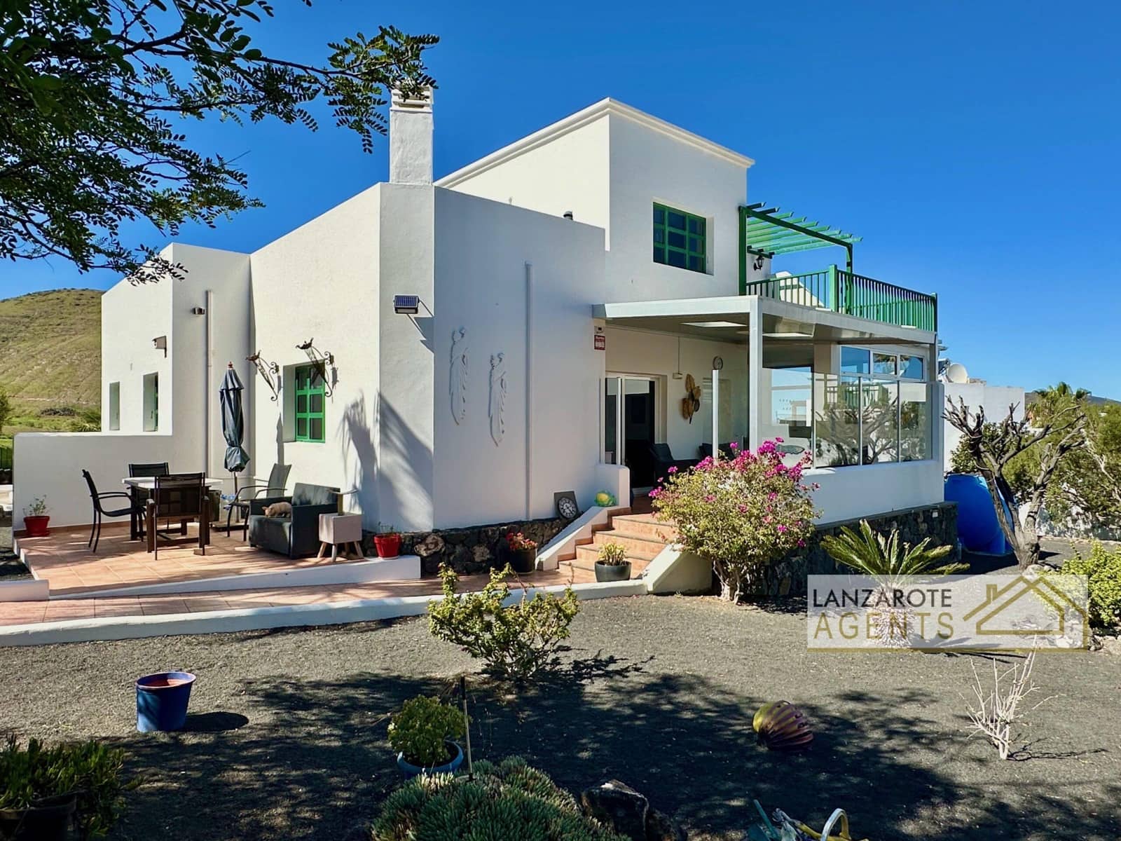 3 bedroom Villa for sale in Yaiza - € 580,000 (Ref: 9736163)