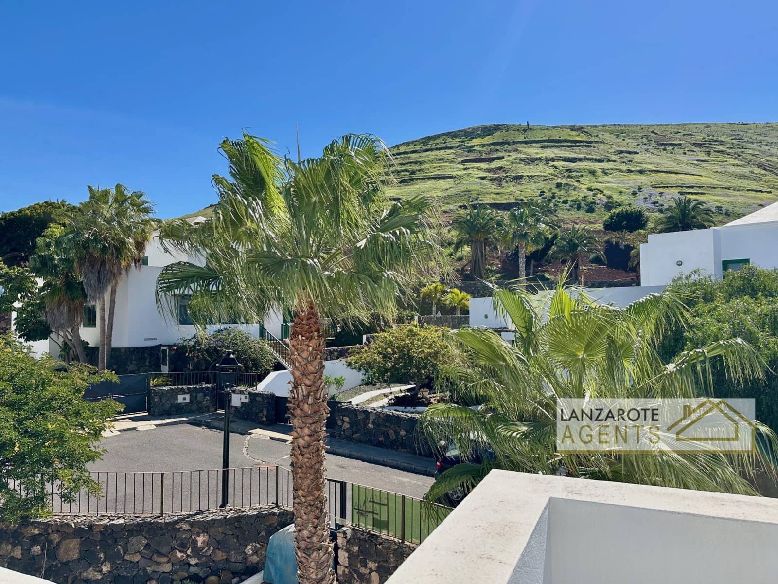 3 bedroom Villa for sale in Yaiza - € 580,000 (Ref: 9736163)