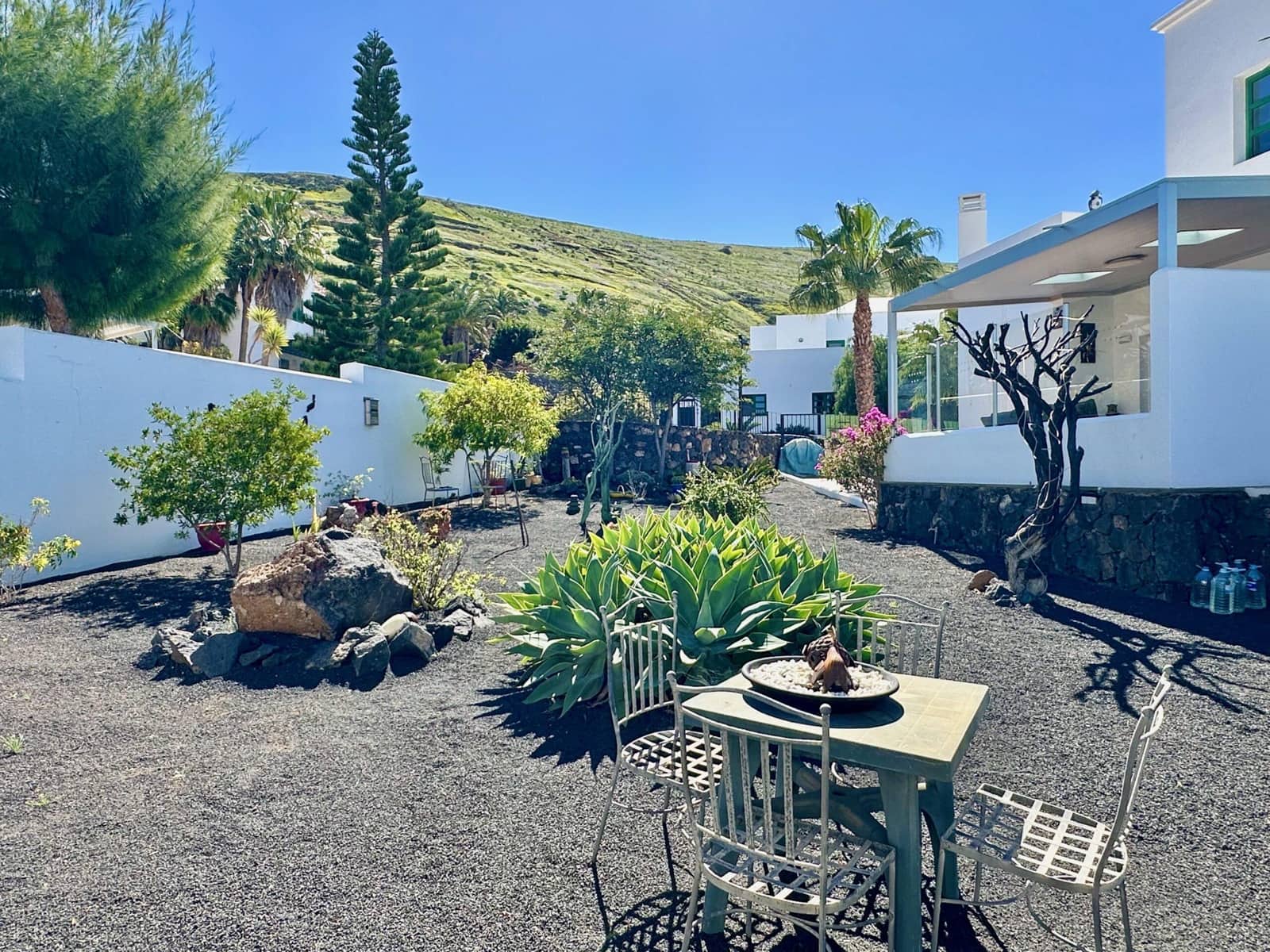 3 bedroom Villa for sale in Yaiza - € 580,000 (Ref: 9736163)