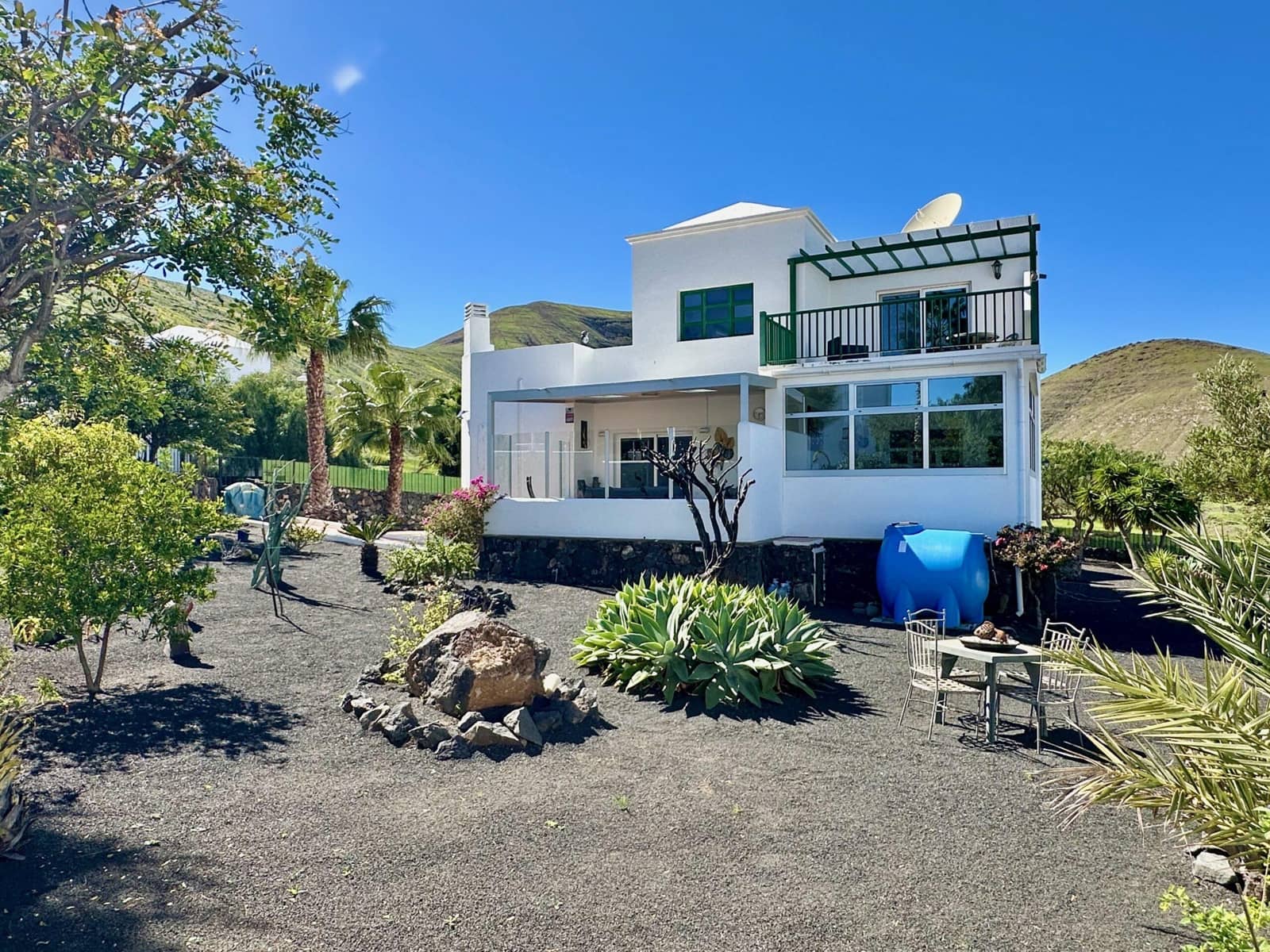 3 bedroom Villa for sale in Yaiza - € 580,000 (Ref: 9736163)