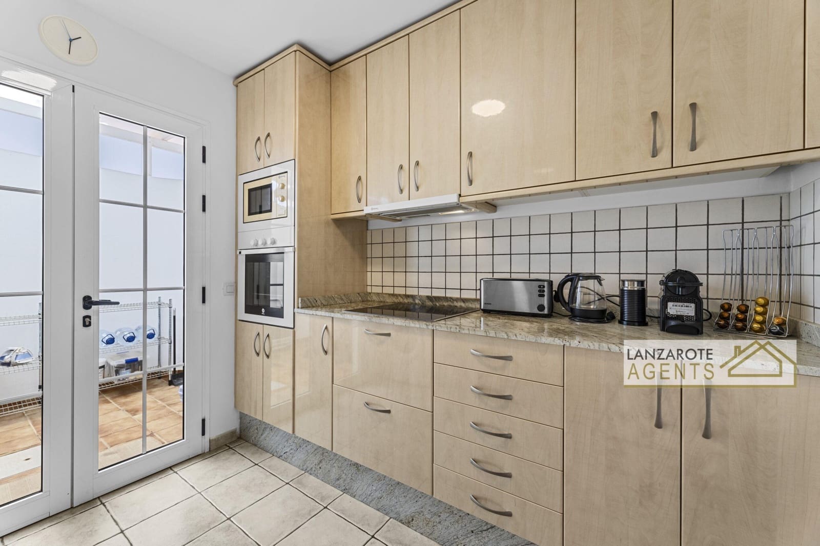 4 soveværelse Villa til salg i Playa Blanca med swimmingpool garage - € 590.000 (Ref: 9762388)