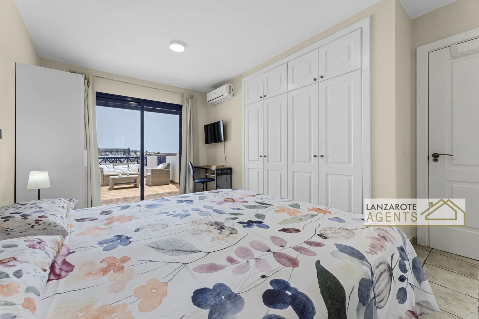 4 soveværelse Villa til salg i Playa Blanca med swimmingpool garage - € 590.000 (Ref: 9762388)