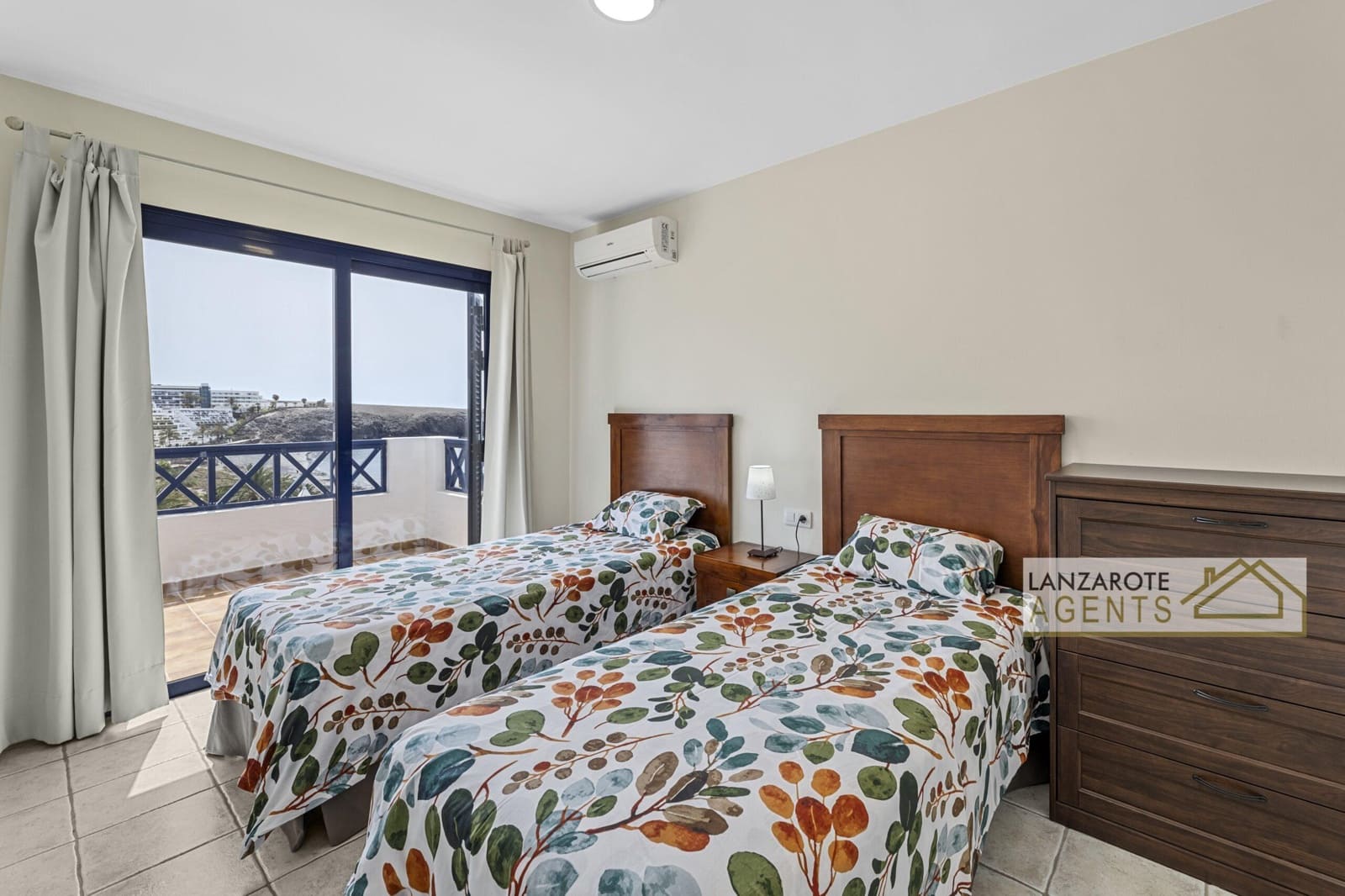 4 soveværelse Villa til salg i Playa Blanca med swimmingpool garage - € 590.000 (Ref: 9762388)