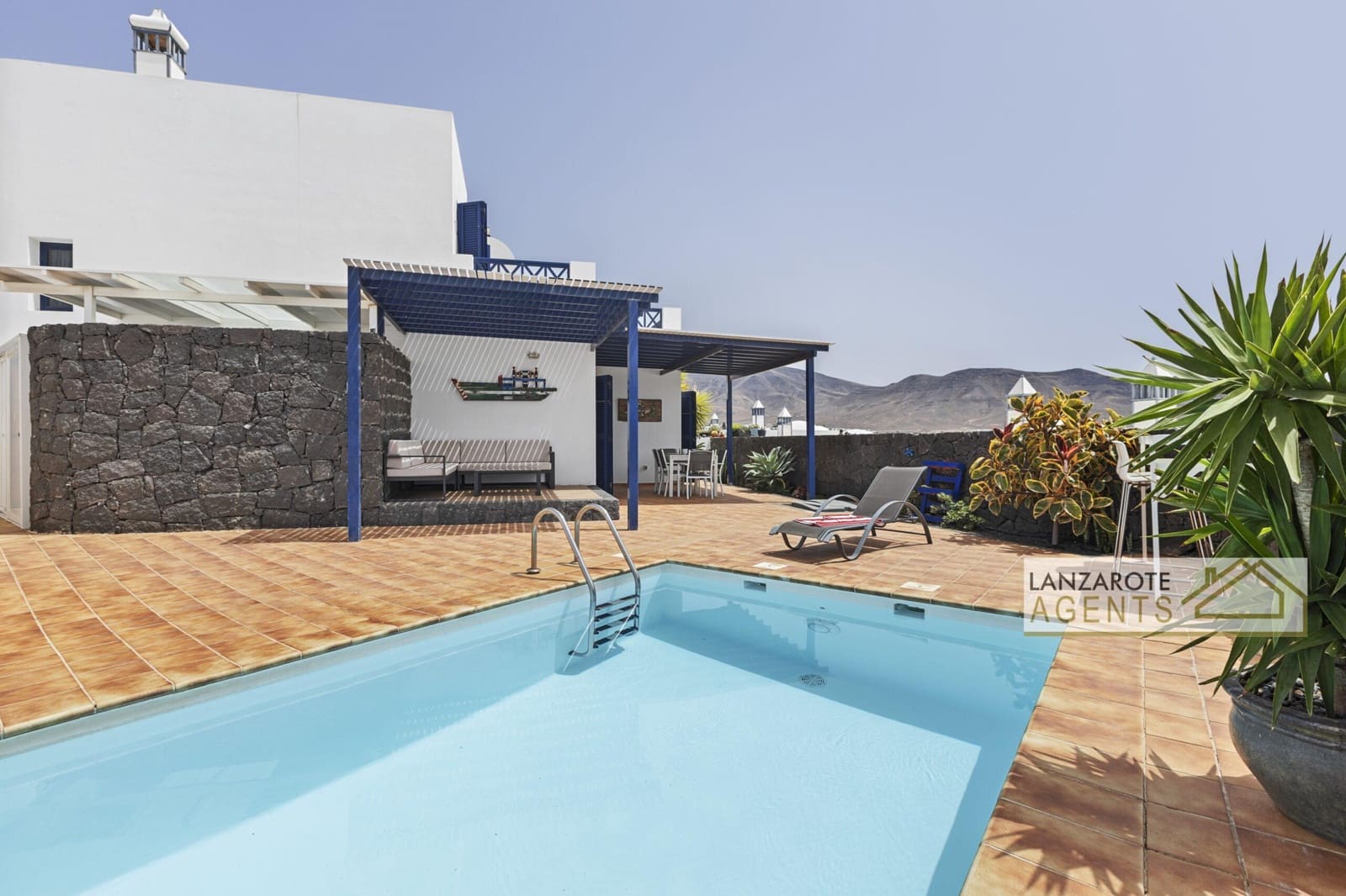 4 soveværelse Villa til salg i Playa Blanca med swimmingpool garage - € 590.000 (Ref: 9762388)