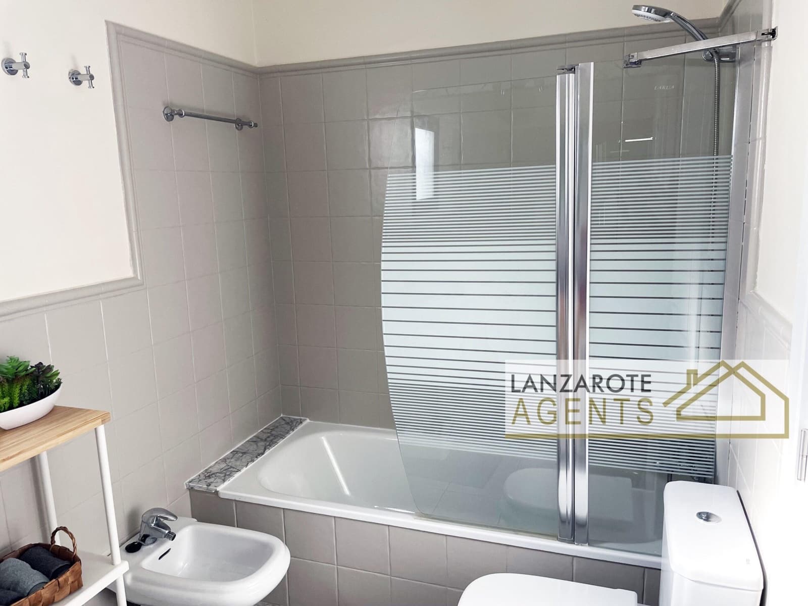 4 soveværelse Villa til salg i Playa Blanca med swimmingpool garage - € 590.000 (Ref: 9762388)