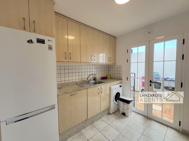 4 soveværelse Villa til salg i Playa Blanca, Yaiza med swimmingpool garage - € 590.000 (Ref: 9762388)