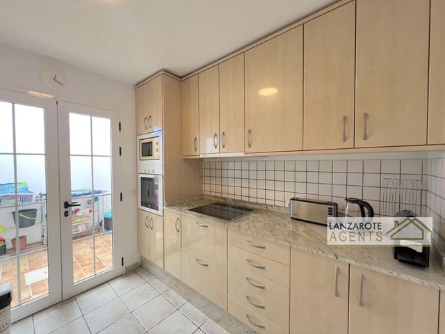 4 soveværelse Villa til salg i Playa Blanca, Yaiza med swimmingpool garage - € 590.000 (Ref: 9762388)