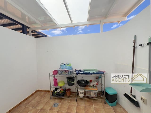 4 soveværelse Villa til salg i Playa Blanca, Yaiza med swimmingpool garage - € 590.000 (Ref: 9762388)