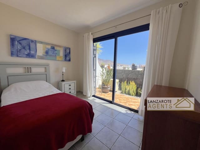 4 soveværelse Villa til salg i Playa Blanca, Yaiza med swimmingpool garage - € 590.000 (Ref: 9762388)