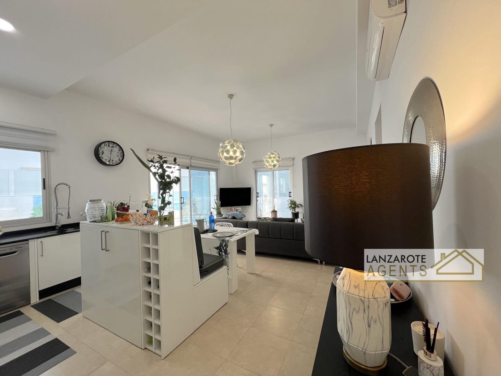 3 bedroom Villa for sale in Playa Blanca with pool - € 465,000 (Ref: 9770987)