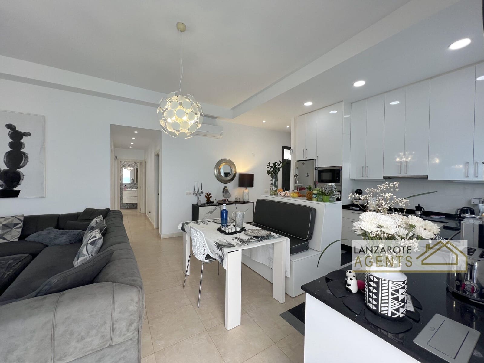 3 bedroom Villa for sale in Playa Blanca with pool - € 465,000 (Ref: 9770987)