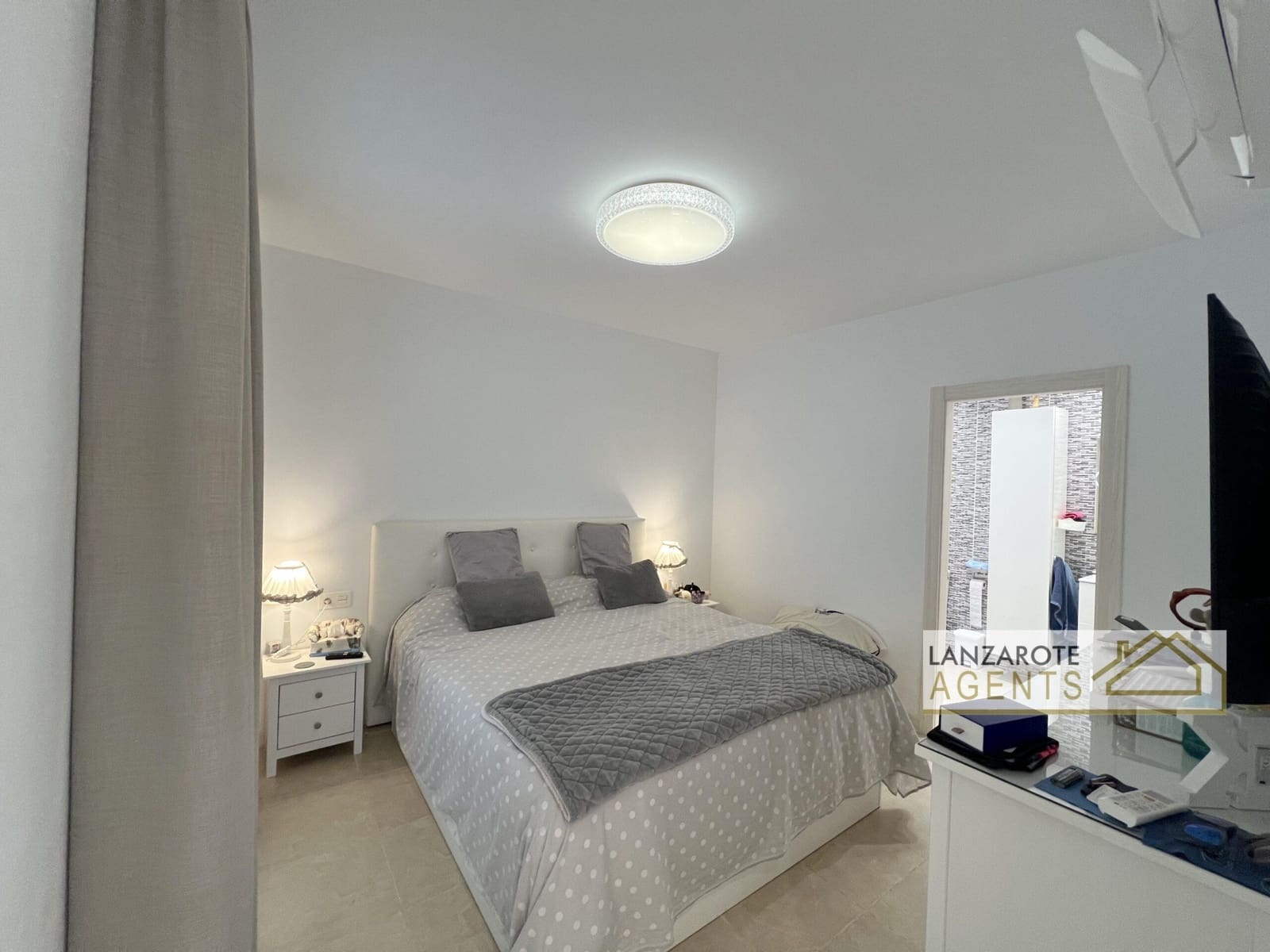 3 bedroom Villa for sale in Playa Blanca with pool - € 465,000 (Ref: 9770987)