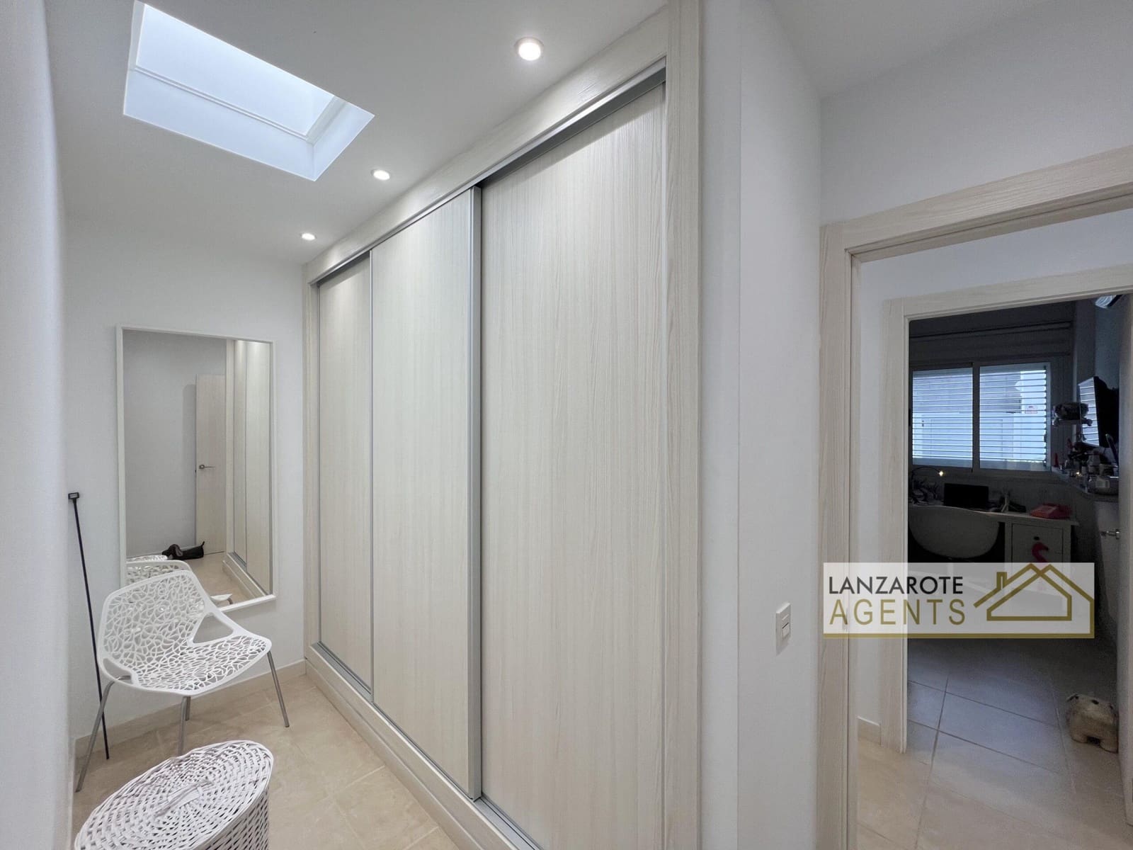 3 bedroom Villa for sale in Playa Blanca with pool - € 465,000 (Ref: 9770987)