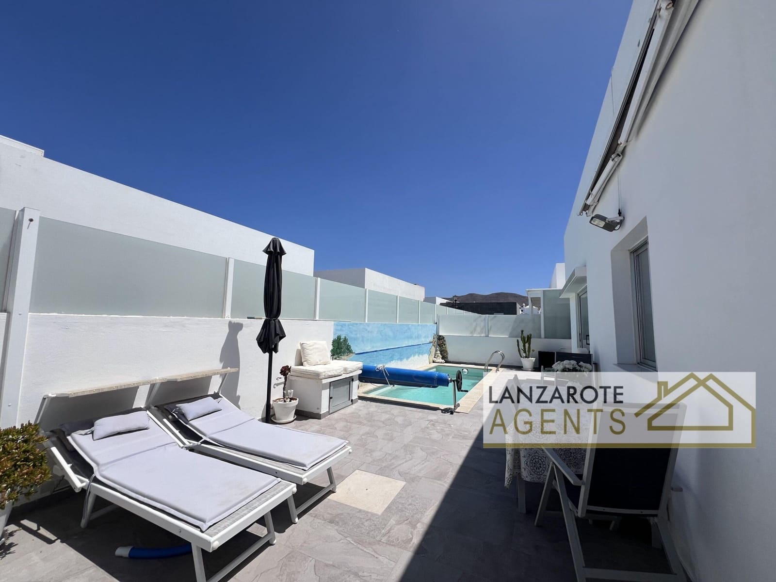 3 soveværelse Villa til salg i Playa Blanca med swimmingpool - € 465.000 (Ref: 9770987)