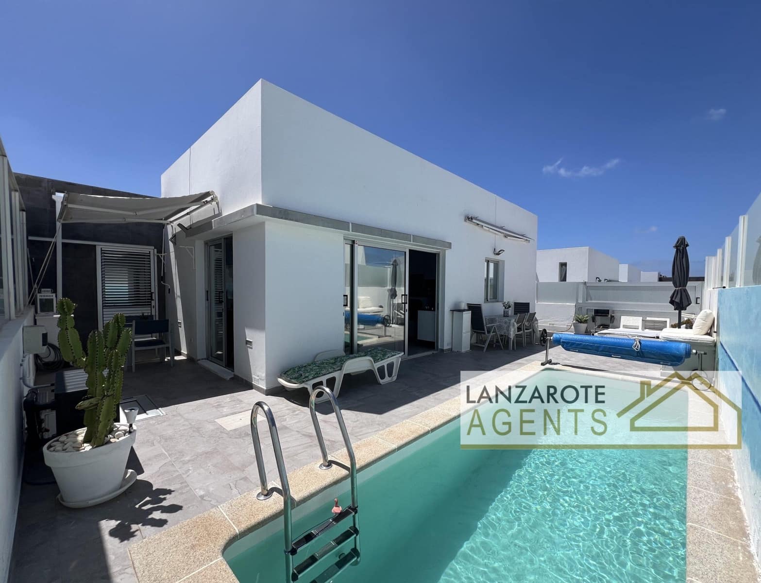 3 soveværelse Villa til salg i Playa Blanca med swimmingpool - € 465.000 (Ref: 9770987)