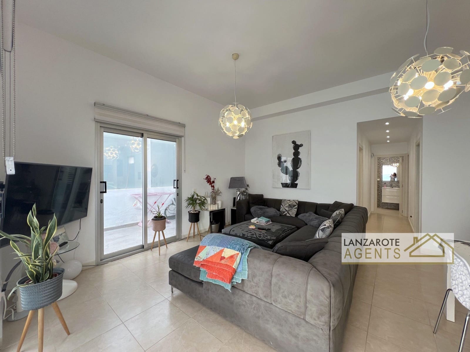 3 soveværelse Villa til salg i Playa Blanca med swimmingpool - € 465.000 (Ref: 9770987)