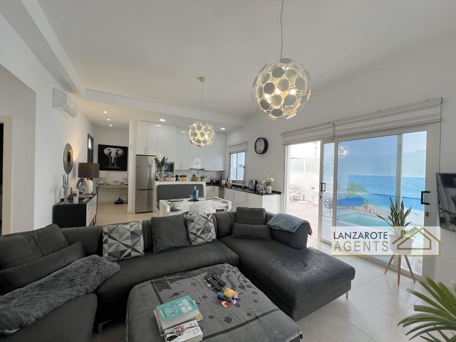 3 soveværelse Villa til salg i Playa Blanca med swimmingpool - € 465.000 (Ref: 9770987)
