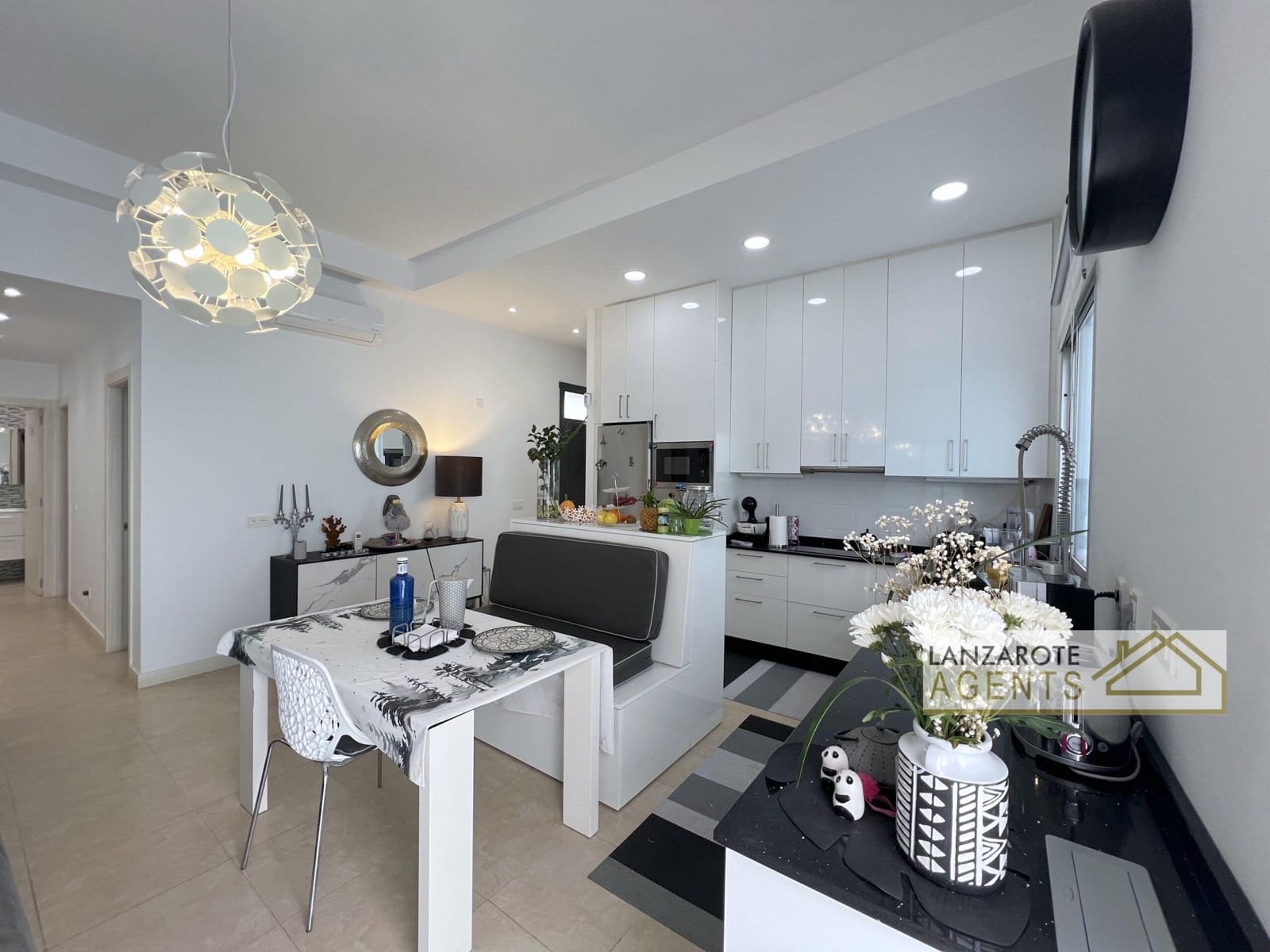 3 soveværelse Villa til salg i Playa Blanca med swimmingpool - € 465.000 (Ref: 9770987)