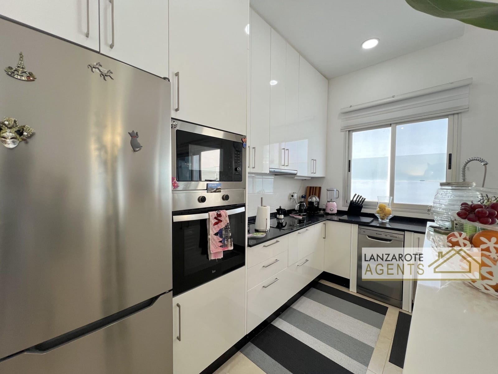 3 soveværelse Villa til salg i Playa Blanca med swimmingpool - € 465.000 (Ref: 9770987)