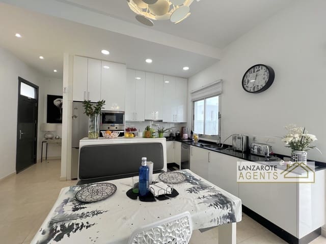 3 makuuhuone Huvila myytävänä paikassa Playa Blanca, Yaiza mukana uima-altaan - 465 000 € (Ref: 9770987)