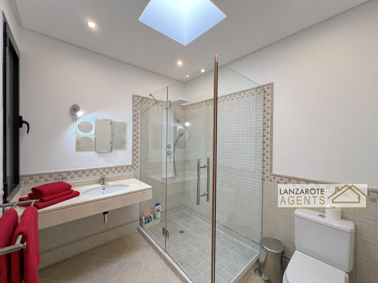 3 makuuhuone Huvila myytävänä paikassa Playa Blanca - 525 000 € (Ref: 9775936)