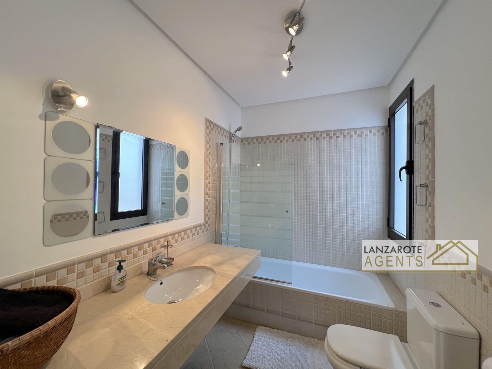 3 makuuhuone Huvila myytävänä paikassa Playa Blanca - 525 000 € (Ref: 9775936)