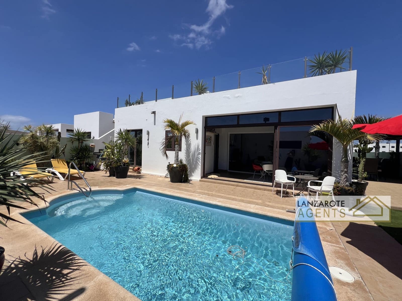 3 slaapkamer Villa te koop in Playa Blanca met zwembad - € 499.000 (Ref: 9775936)