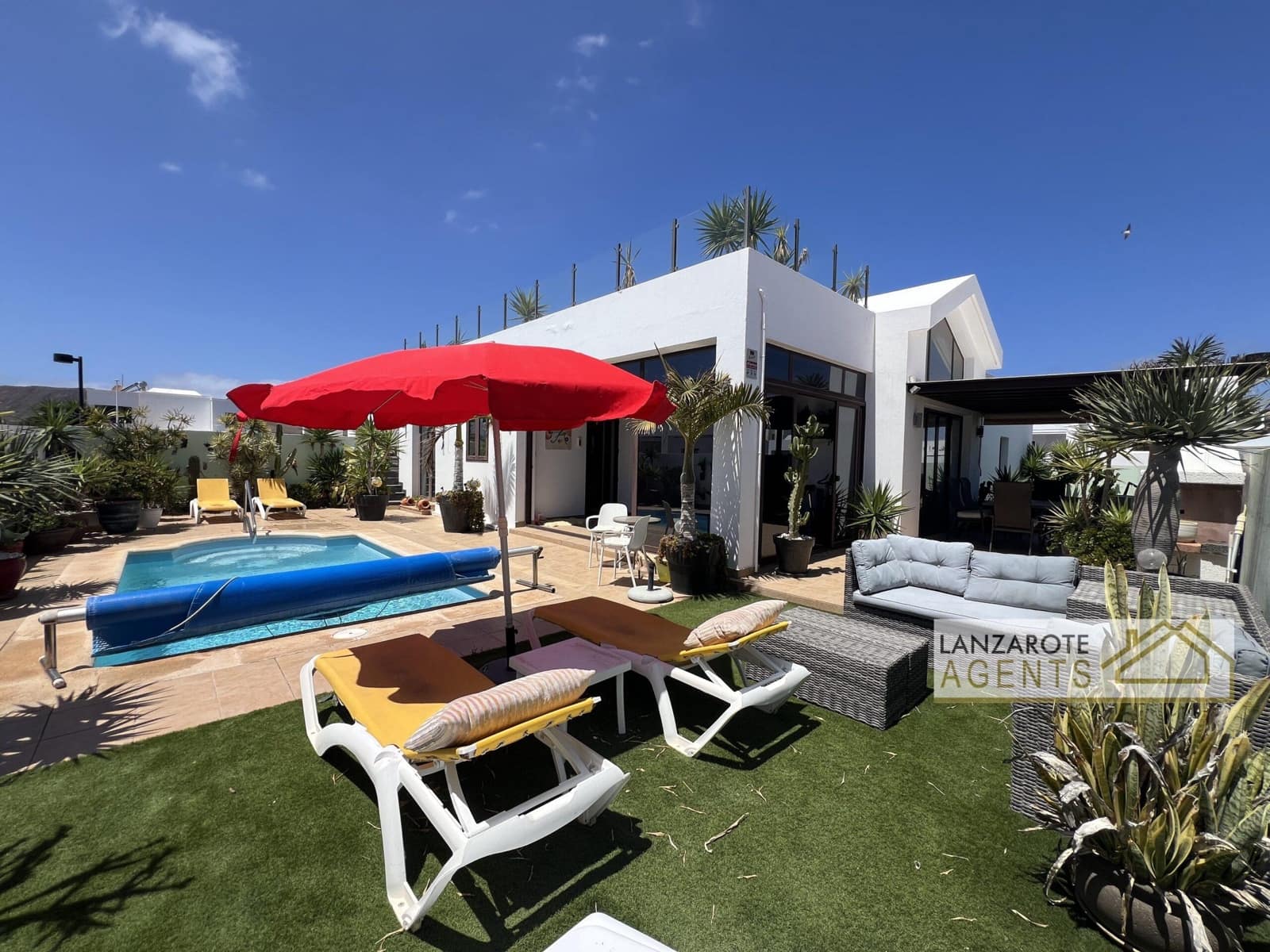 3 slaapkamer Villa te koop in Playa Blanca met zwembad - € 499.000 (Ref: 9775936)
