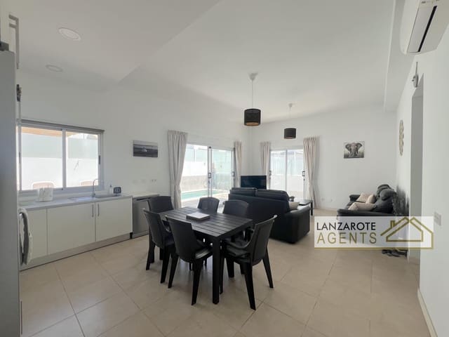 Chalet de 3 habitaciones en Playa Blanca, Yaiza en venta con piscina - 395.000 € (Ref: 9781394)