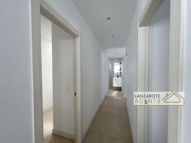 Chalet de 3 habitaciones en Playa Blanca, Yaiza en venta con piscina - 395.000 € (Ref: 9781394)