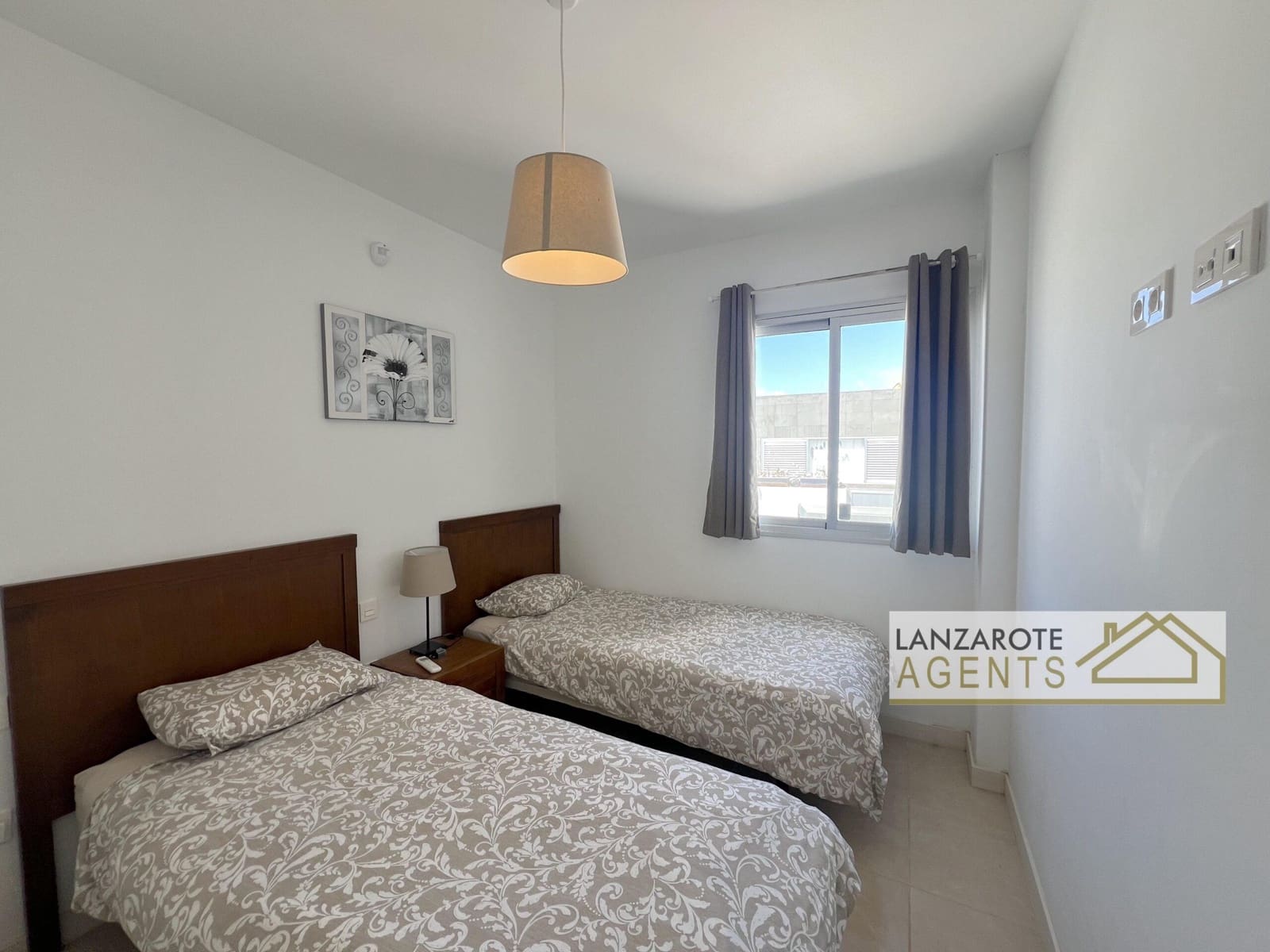 3 bedroom Villa for sale in Playa Blanca with pool - € 395,000 (Ref: 9781394)