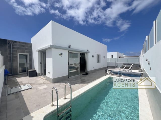 Chalet de 3 habitaciones en Playa Blanca, Yaiza en venta con piscina - 395.000 € (Ref: 9781394)