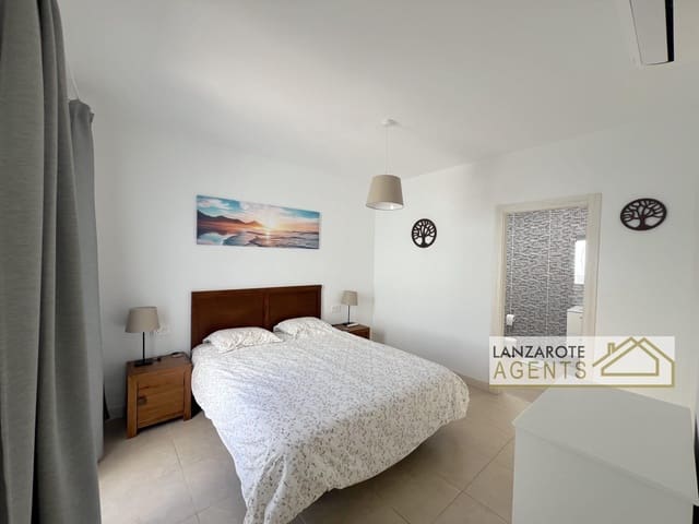 Chalet de 3 habitaciones en Playa Blanca, Yaiza en venta con piscina - 395.000 € (Ref: 9781394)