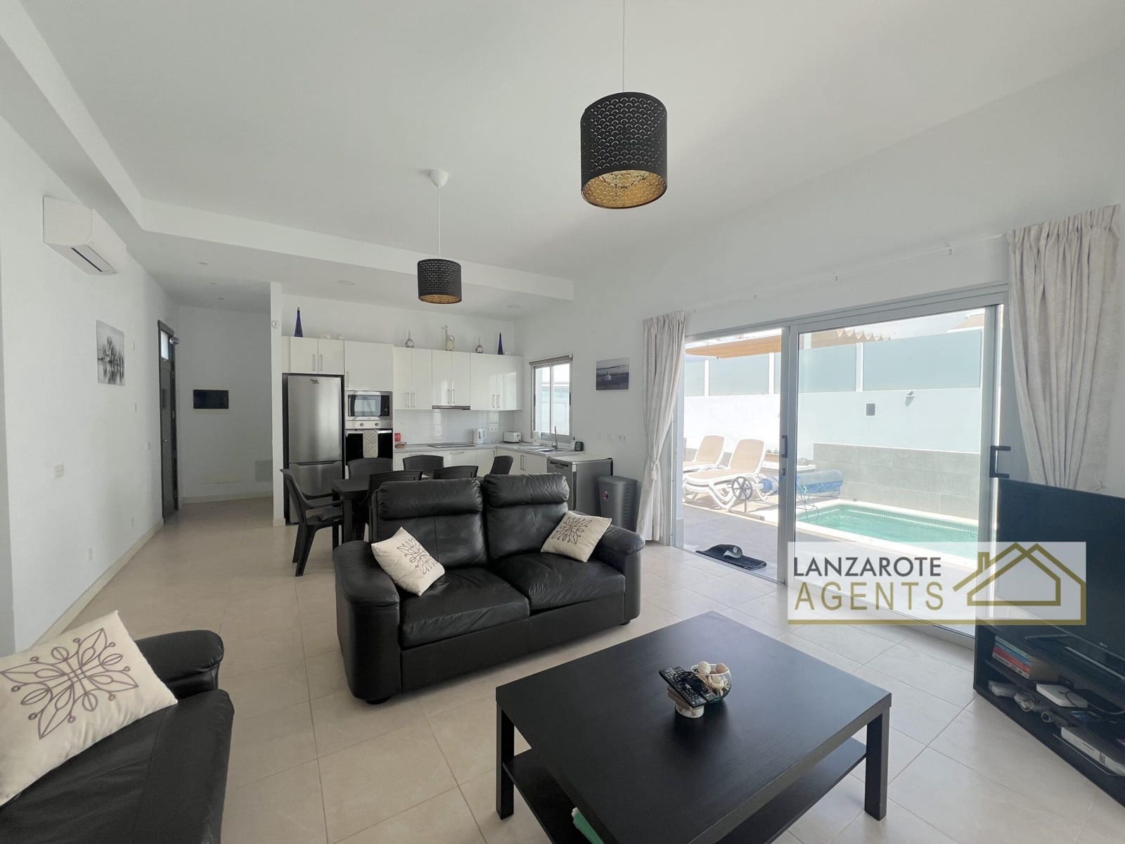 3 sovrum Villa till salu i Playa Blanca med pool - 390 000 € (Ref: 9781394)