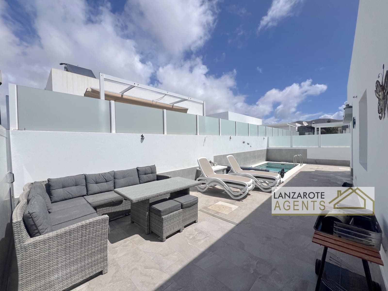 3 sovrum Villa till salu i Playa Blanca med pool - 390 000 € (Ref: 9781394)