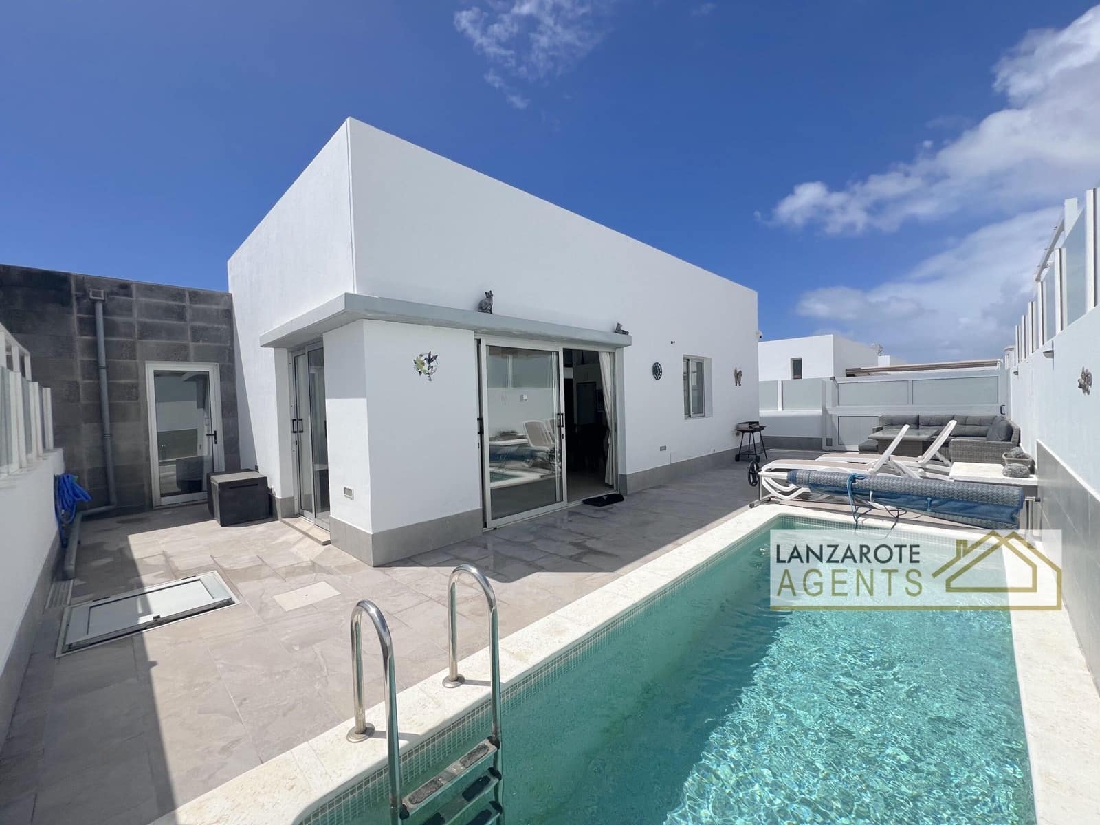 3 sovrum Villa till salu i Playa Blanca med pool - 390 000 € (Ref: 9781394)