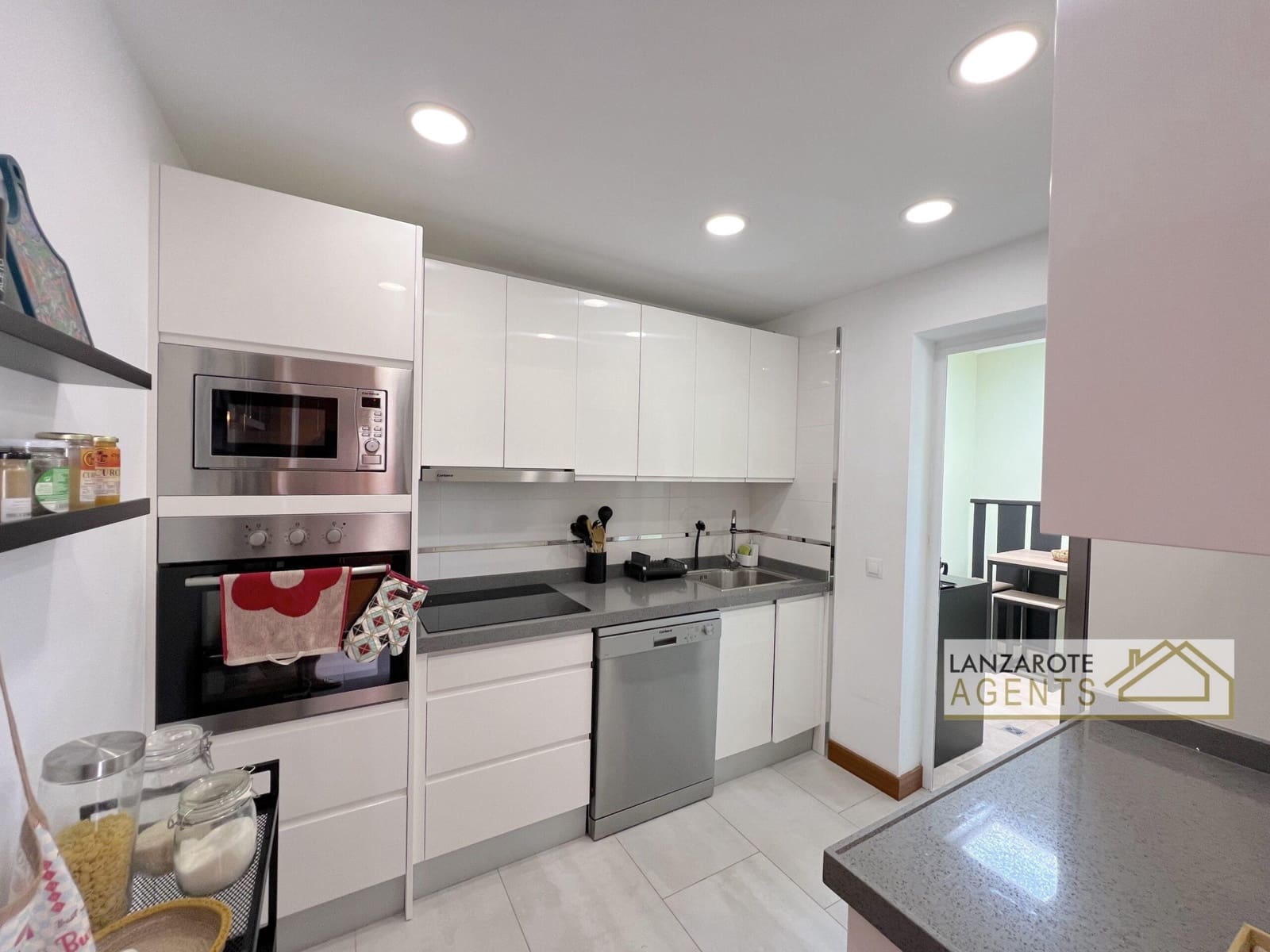 2 soveværelse Villa til salg i Playa Blanca med garage - € 450.000 (Ref: 9793366)