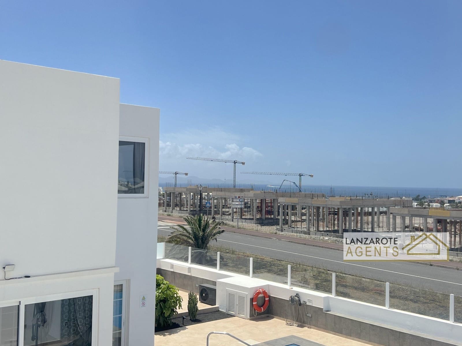 2 soveværelse Villa til salg i Playa Blanca med garage - € 450.000 (Ref: 9793366)