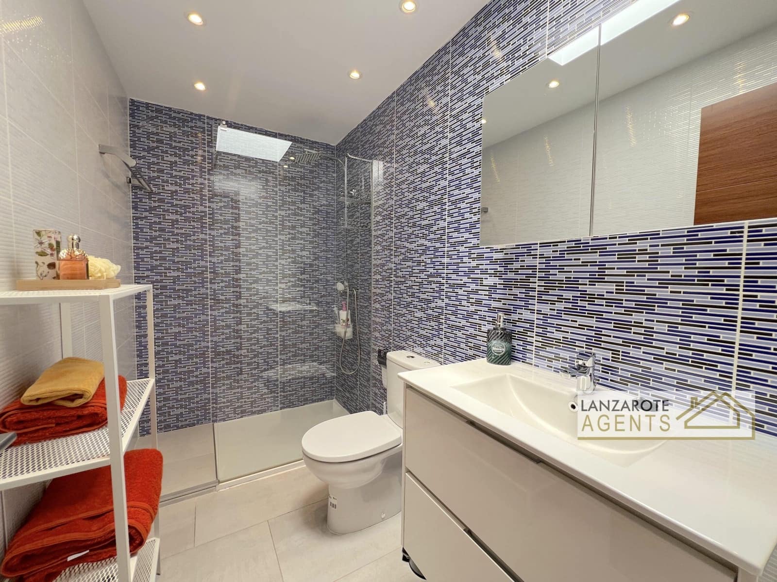 2 soveværelse Villa til salg i Playa Blanca med garage - € 450.000 (Ref: 9793366)