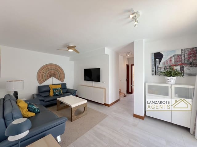 2 slaapkamer Villa te koop in Playa Blanca, Yaiza met garage - € 450.000 (Ref: 9793366)