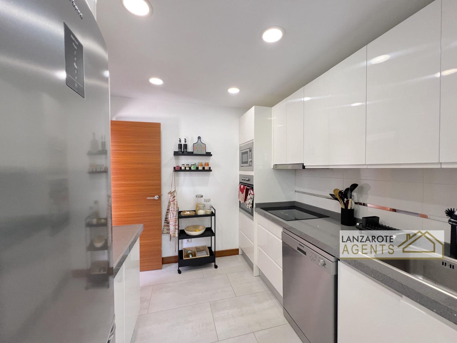 2 slaapkamer Villa te koop in Playa Blanca met garage - € 450.000 (Ref: 9793366)