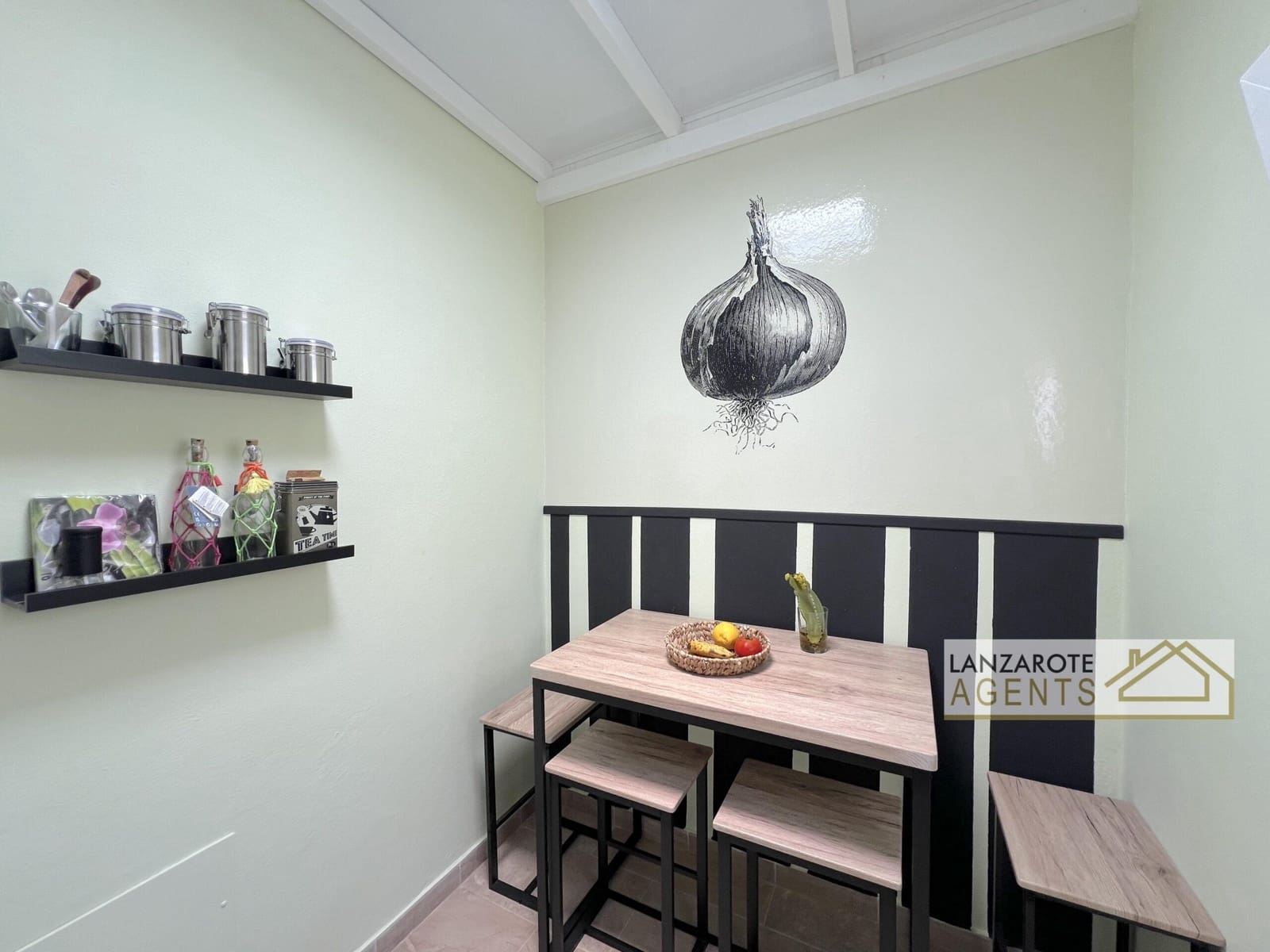 2 slaapkamer Villa te koop in Playa Blanca met garage - € 450.000 (Ref: 9793366)