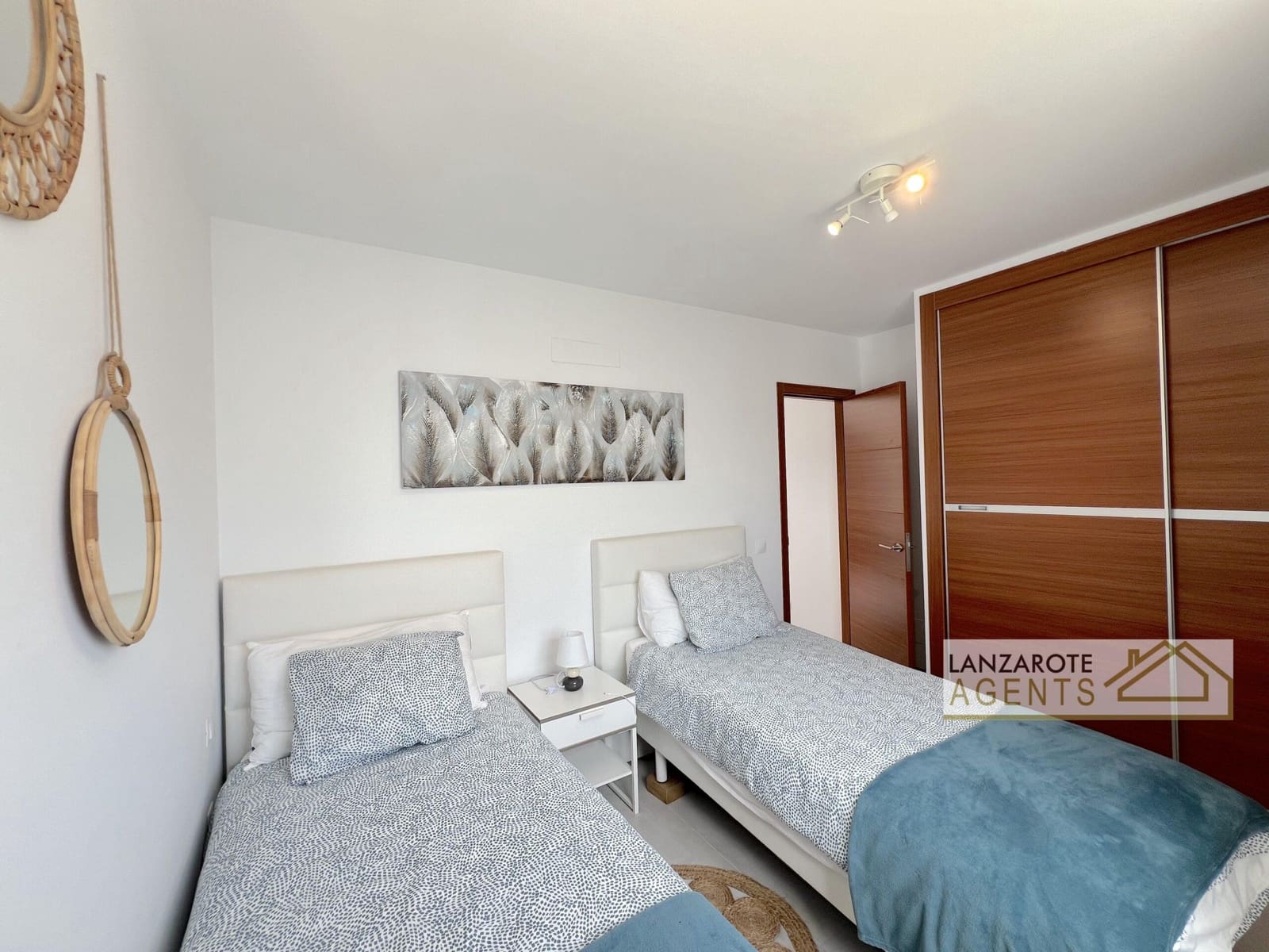 2 slaapkamer Villa te koop in Playa Blanca met garage - € 450.000 (Ref: 9793366)