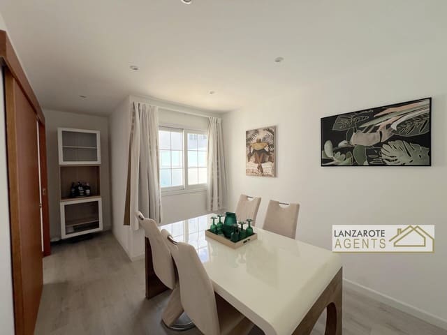 2 slaapkamer Villa te koop in Playa Blanca, Yaiza met garage - € 450.000 (Ref: 9793366)