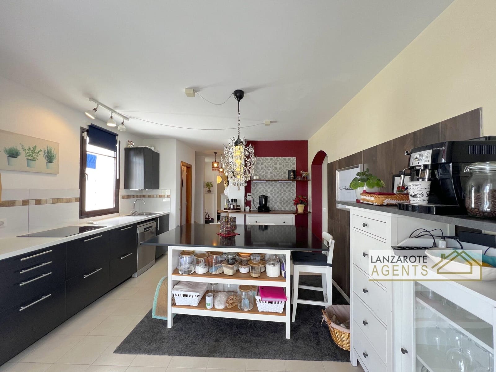 3 bedroom Villa for sale in Playa Blanca with garage - € 550,000 (Ref: 9795328)